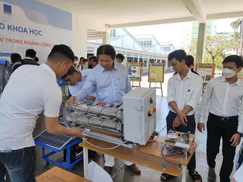 Chương trình trao đổi tài năng đổi mới sáng tạo đem đến nhiều cơ hội cho người lao động Việt Nam làm việc ngắn hạn, tại các vị trí liên quan đến đổi mới sáng tạo tại Singapore.